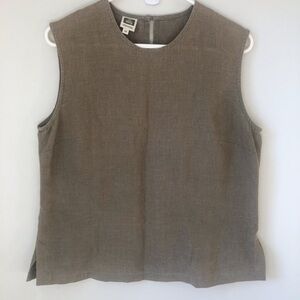 Tilley hemp sleeveless top keyhole opening in back, side slits textured